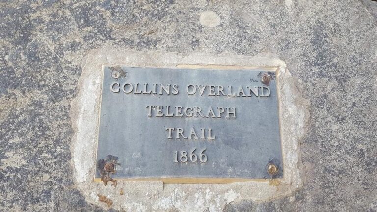 Commemorative plaque on the Collins Overland Telegraph Trail
